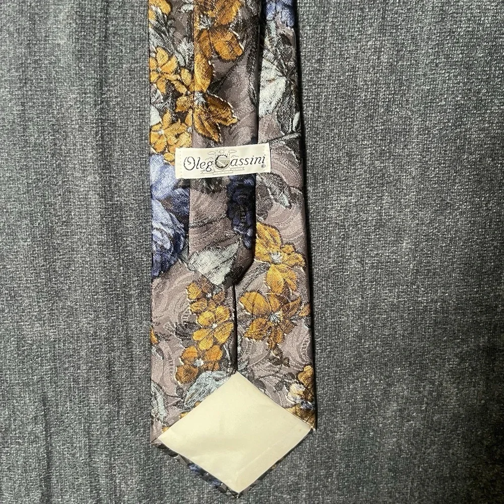 VTG Oleg Cassini Men's Necktie Floral Polyester Tie Blue Yellow Gray Classic